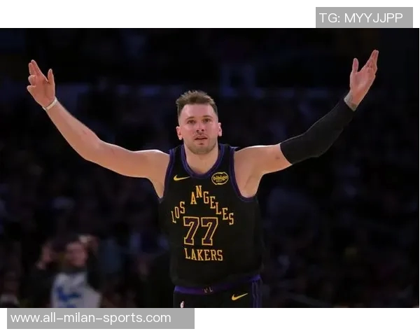 米勒质疑东契奇防守态度为何不积极协防只会摆手表示无奈